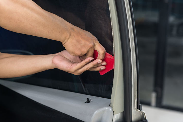 Está permitido tintar los cristales delanteros del coche? - Plasrema