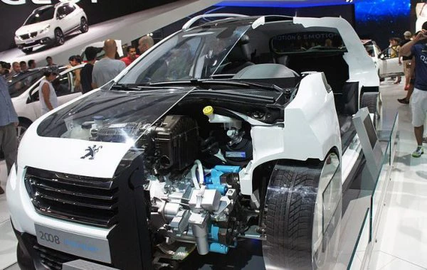 ¿Cómo funciona un coche híbrido?