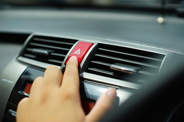Cuáles las luces de emergencia del coche | Carglass
