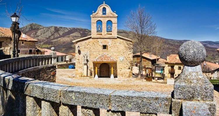 Iglesia en La Hiruela de la Sierra del Rincón