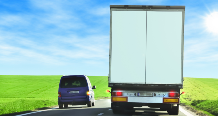 Conducir con viento para adelantar
