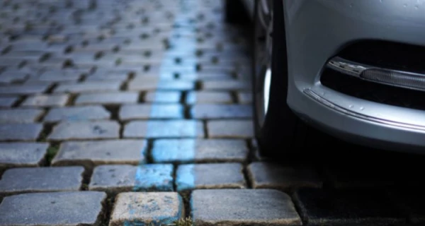 los coches con etiqueta eco pagan zona azul