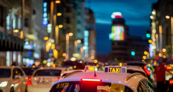 que se necesita para ser taxista