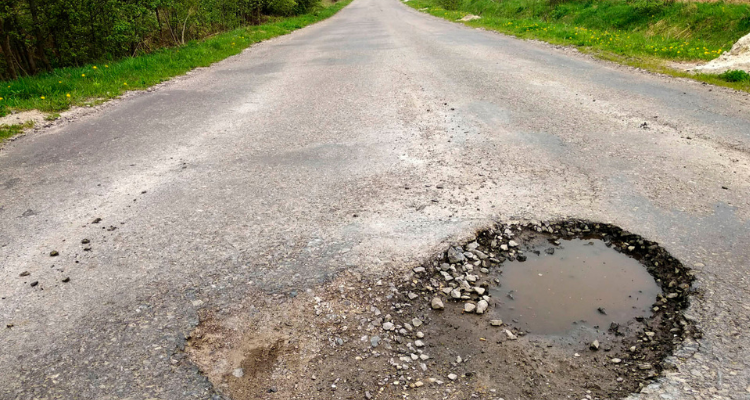 consecuencias-de-los-baches-en-la-carretera