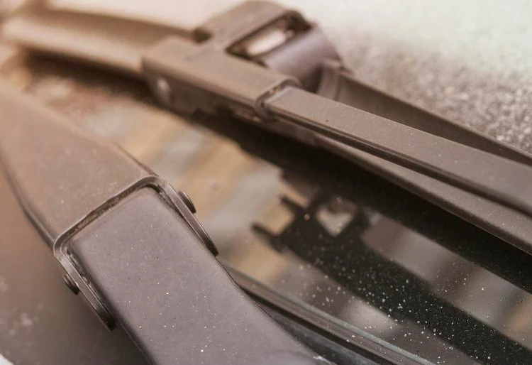 Escobillas lluvia - Carglass: escobillas de coche sucias